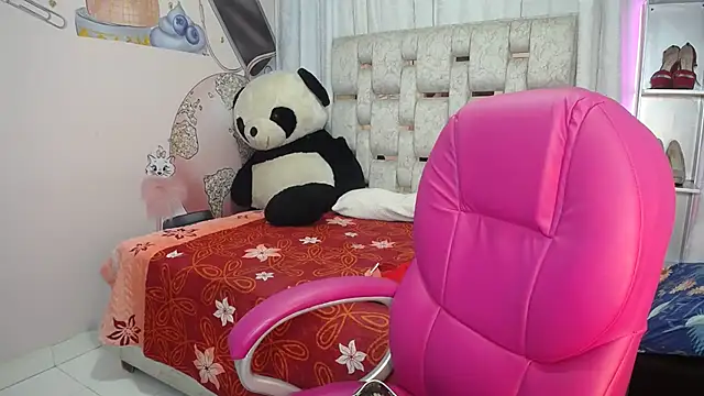 EMMA SWEETT1 online show from December 2025 12:48:02 PM