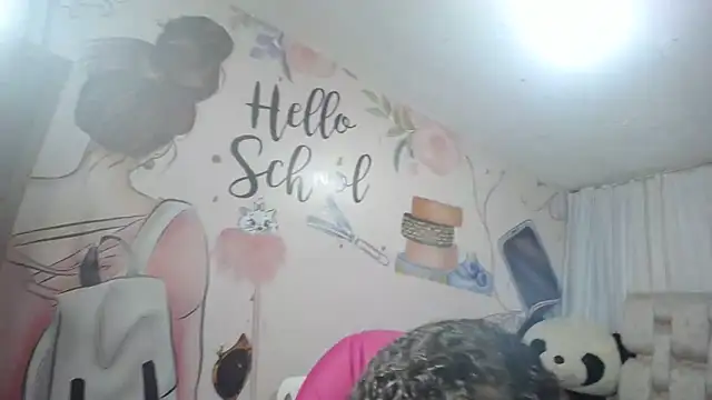 EMMA SWEETT1 online show from September 2025 12:33:01 PM