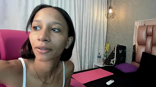 EMMA SWEETT1 online show from November 2025 06:30:01 PM