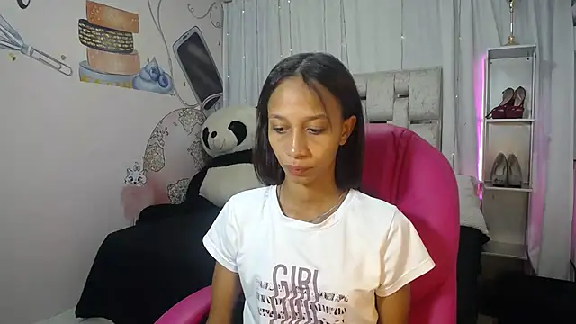 EMMA SWEETT1 online show from November 2025 12:27:02 PM