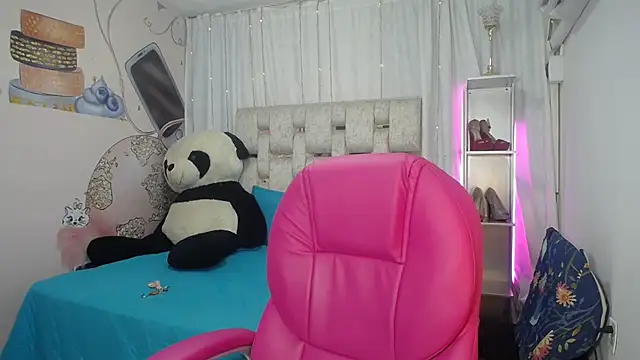 EMMA SWEETT1 online show from November 2025 12:31:01 PM