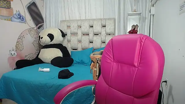 EMMA SWEETT1 online show from November 2025 12:42:02 PM