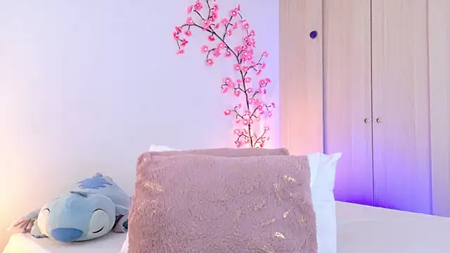 VictoriaRoss1 online show from April 2026 09:39:33 PM