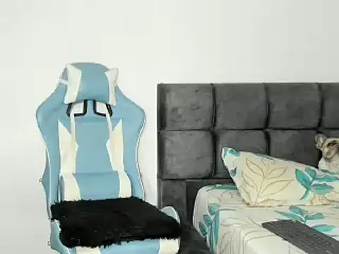 Snapshot of sky_fall1 chatting on December 2025 05:44:01 PM sky fall1 online show from December 2025 05:44:01 PM