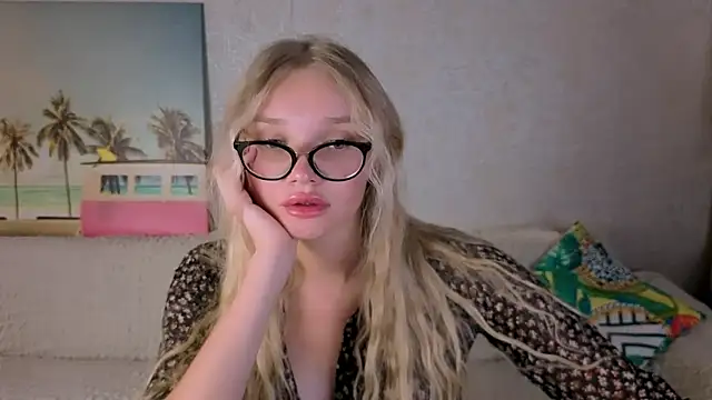 Snapshot of BoysLoveBlondee chatting on September 2025 08:10:02 AM BoysLoveBlondee online show from September 2025 08:10:02 AM
