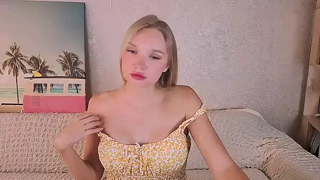 Snapshot of BoysLoveBlondee chatting on September 2025 06:31:02 AM BoysLoveBlondee online show from September 2025 06:31:02 AM