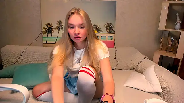 Snapshot of BoysLoveBlondee chatting on December 2024 07:41:02 PM BoysLoveBlondee online show from December 2024 07:41:02 PM