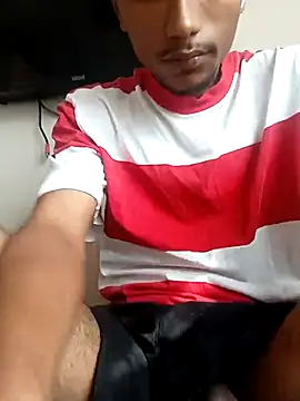 Snapshot of slimmydaddy69 chatting on April 2026 12:39:01 PM slimmydaddy69 online show from April 2026 12:39:01 PM