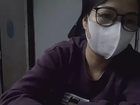 Snapshot of JuliaCiona chatting on November 2025 04:11:01 PM JuliaCiona online show from November 2025 04:11:01 PM