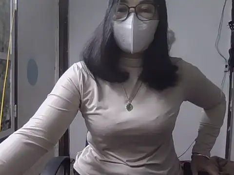 Snapshot of JuliaCiona chatting on November 2025 03:54:02 AM JuliaCiona online show from November 2025 03:54:02 AM