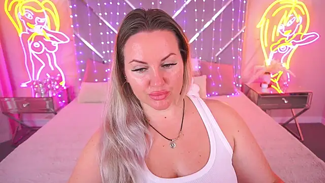 KiraCandyS online show from May 2026 08:02:01 PM