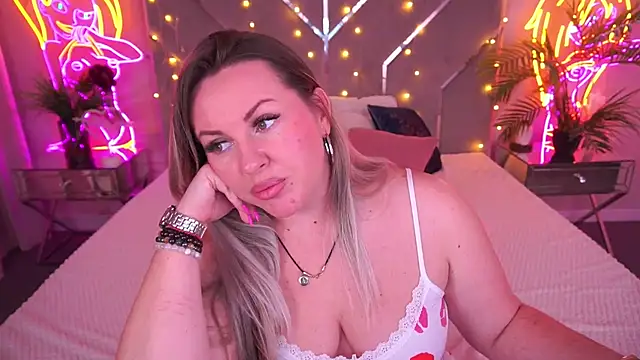 KiraCandyS online show from April 2026 09:39:33 PM