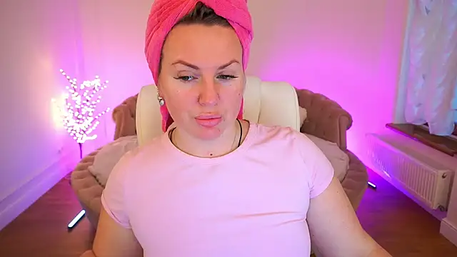 KiraCandyS online show from February 2026 02:27:01 PM