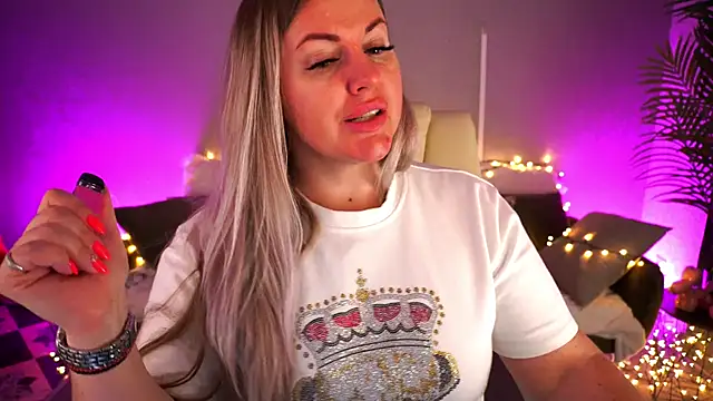 KiraCandyS online show from May 2026 10:39:02 PM