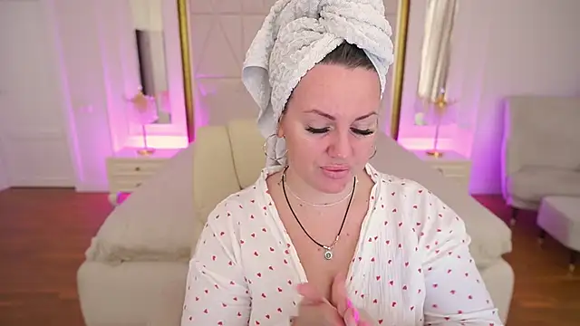 KiraCandyS online show from April 2026 08:32:02 PM