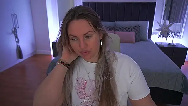 KiraCandyS online show from April 2026 08:04:02 PM