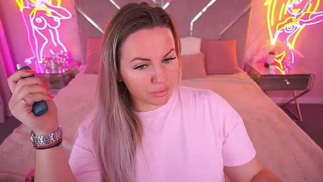 KiraCandyS online show from May 2026 08:28:02 PM