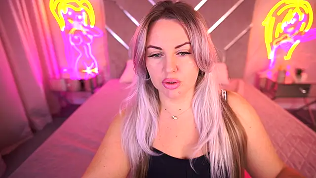 KiraCandyS online show from November 2025 12:15:01 AM