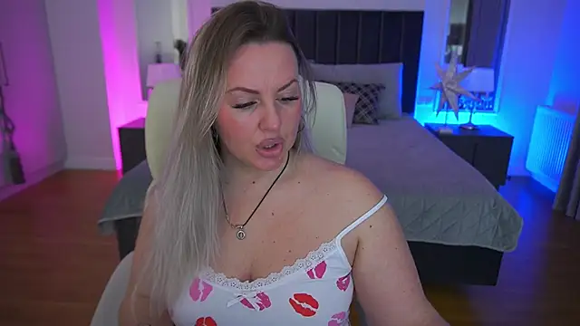 KiraCandyS online show from April 2026 08:14:02 PM