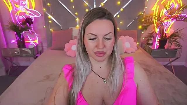 KiraCandyS online show from April 2026 08:11:01 PM