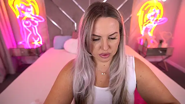 KiraCandyS online show from October 2025 01:19:01 PM
