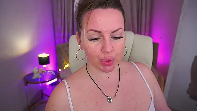 KiraCandyS online show from April 2026 08:26:01 PM