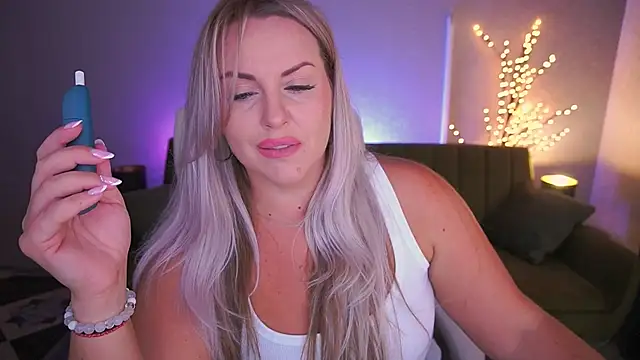 KiraCandyS online show from September 2025 08:31:01 PM