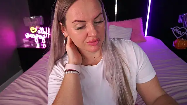 KiraCandyS online show from November 2025 03:32:01 AM