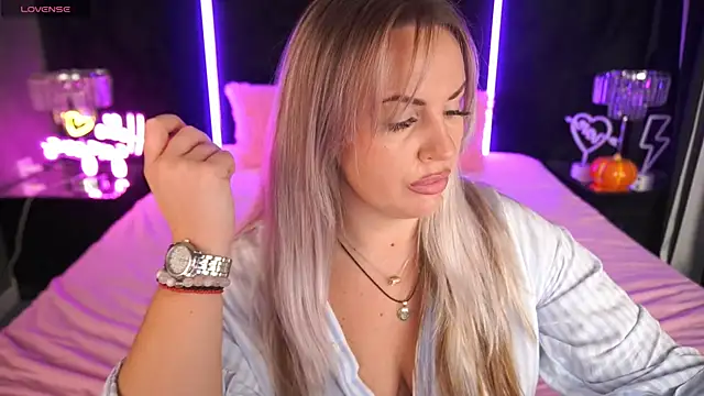 KiraCandyS online show from November 2025 10:02:02 PM