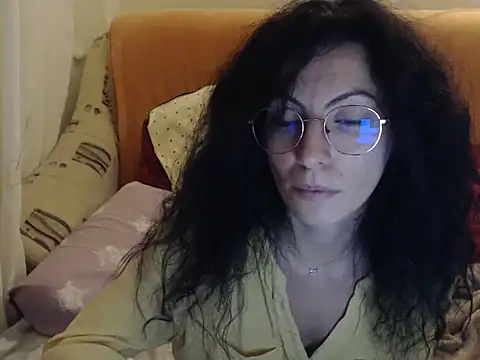 Snapshot of Emmatoo chatting on November 2025 08:34:01 PM Emmatoo online show from November 2025 08:34:01 PM