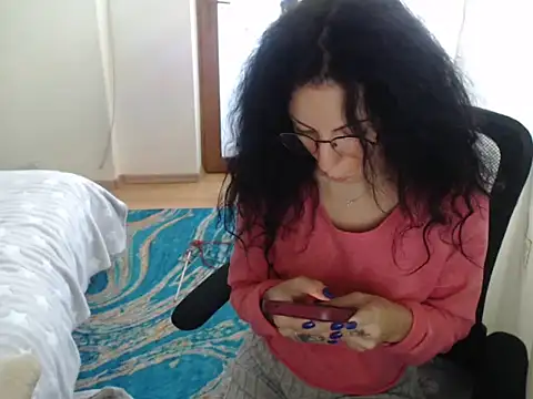 Emmatoo online show from December 2025 12:32:02 PM