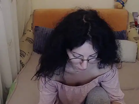 Snapshot of Emmatoo chatting on November 2025 02:06:01 PM Emmatoo online show from November 2025 02:06:01 PM