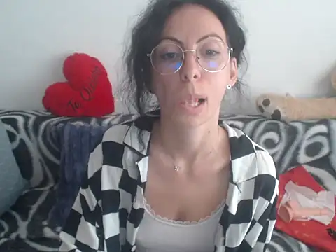 Emmatoo online show from April 2026 03:05:01 PM