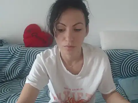 Snapshot of Emmatoo chatting on June 2026 09:42:02 AM Emmatoo online show from June 2026 09:42:02 AM