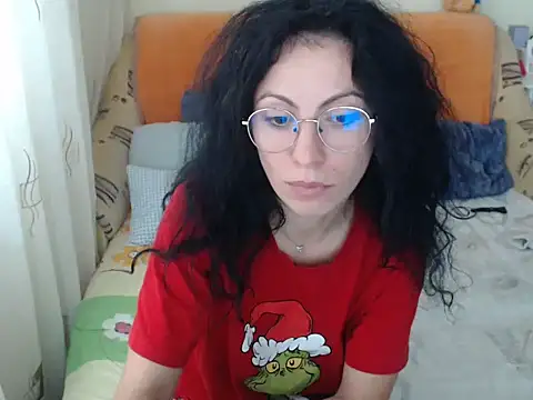 Snapshot of Emmatoo chatting on November 2025 11:10:02 AM Emmatoo online show from November 2025 11:10:02 AM