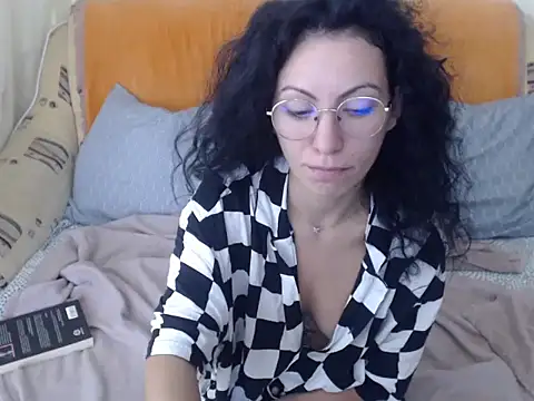 Snapshot of Emmatoo chatting on November 2025 10:53:01 AM Emmatoo online show from November 2025 10:53:01 AM