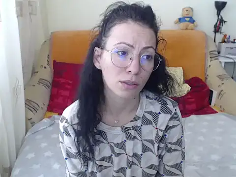 Snapshot of Emmatoo chatting on November 2025 10:36:01 AM Emmatoo online show from November 2025 10:36:01 AM