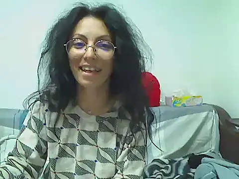 Emmatoo online show from April 2026 09:05:01 PM