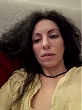 Emmatoo online show from December 2025 01:00:01 AM