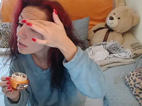 Emmatoo online show from September 2025 12:11:01 PM