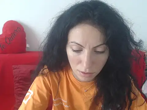 Snapshot of Emmatoo chatting on May 2026 09:18:02 AM Emmatoo online show from May 2026 09:18:02 AM