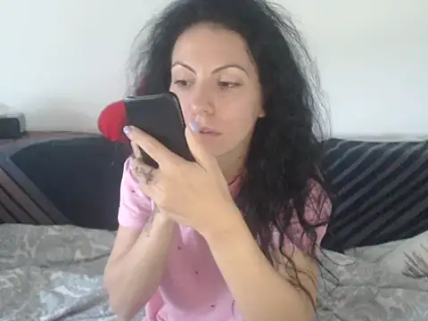 Snapshot of Emmatoo chatting on May 2026 06:41:01 AM Emmatoo online show from May 2026 06:41:01 AM