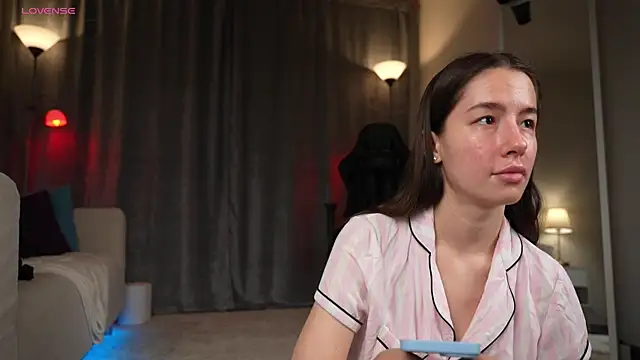 Amely Young online show from October 2025 02:13:01 AM