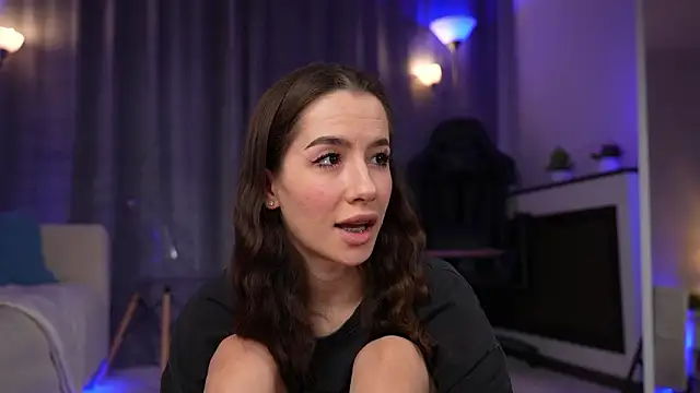 Amely Young online show from March 2026 02:01:01 AM