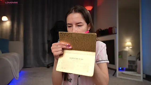 Amely Young online show from October 2025 12:44:02 AM