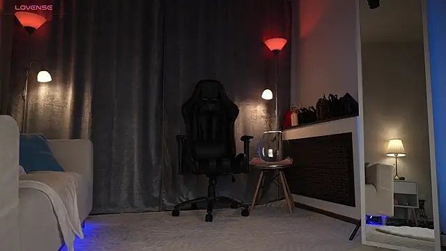 Amely Young online show from October 2025 12:45:01 AM