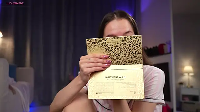 Amely Young online show from October 2025 12:44:01 AM