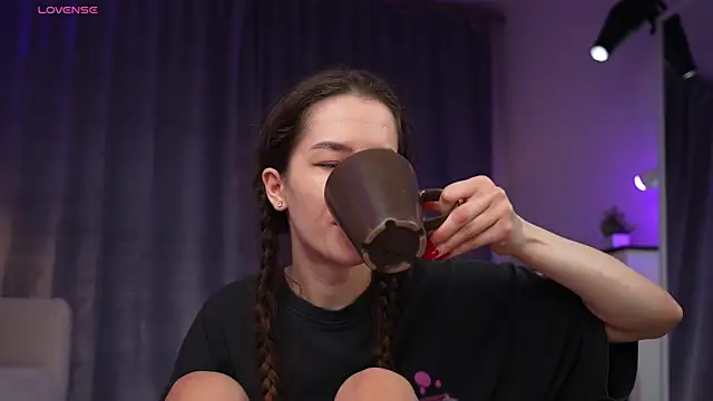 Amely Young online show from April 2026 01:40:02 AM