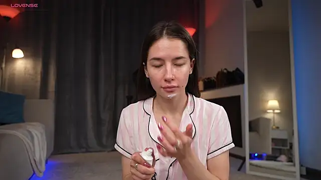 Amely Young online show from October 2025 12:33:02 AM