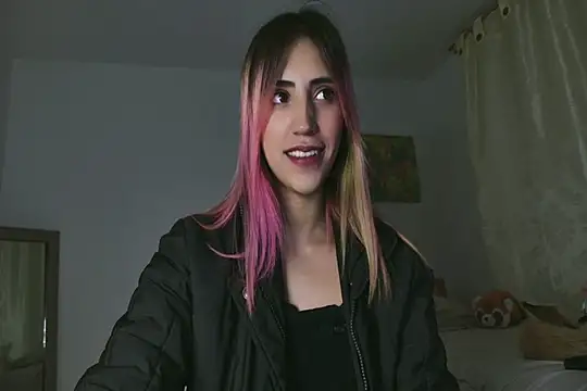 linnie  online show from March 2025 10:46:01 AM